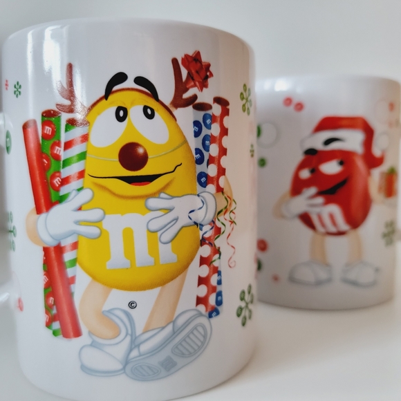 Vintage 3 piece M&Ms Christmas coffee mugs - Picture 3 of 4